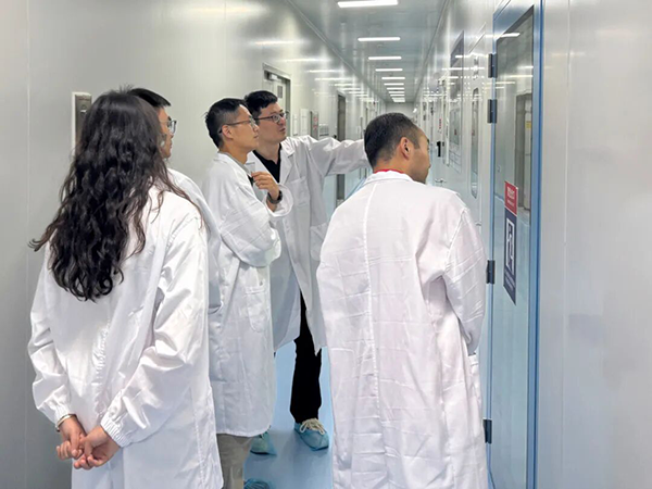 北京市经信局产促中心一行莅临北京尊凯实业官网生物科技有限公司调研，就公司承担的细胞与基因治疗药物领域三项关键技术攻关任务，开展考察调研。